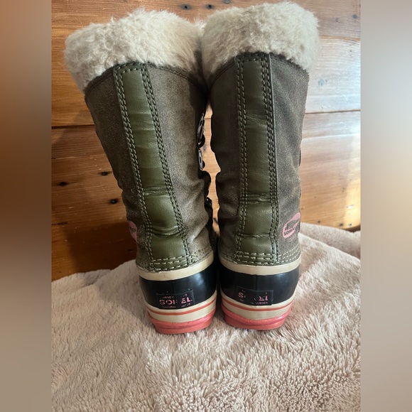 Sorel boots for girls - Picture 3 of 10